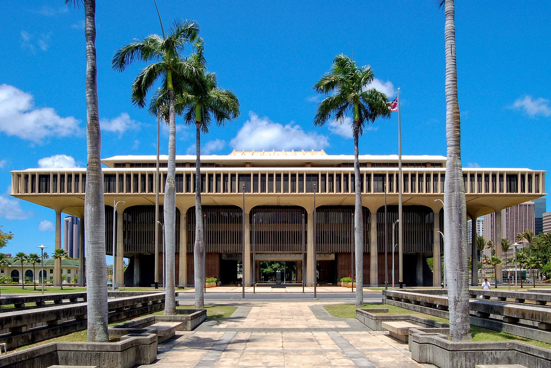 Image of the front of the Hawaii State Capitol building